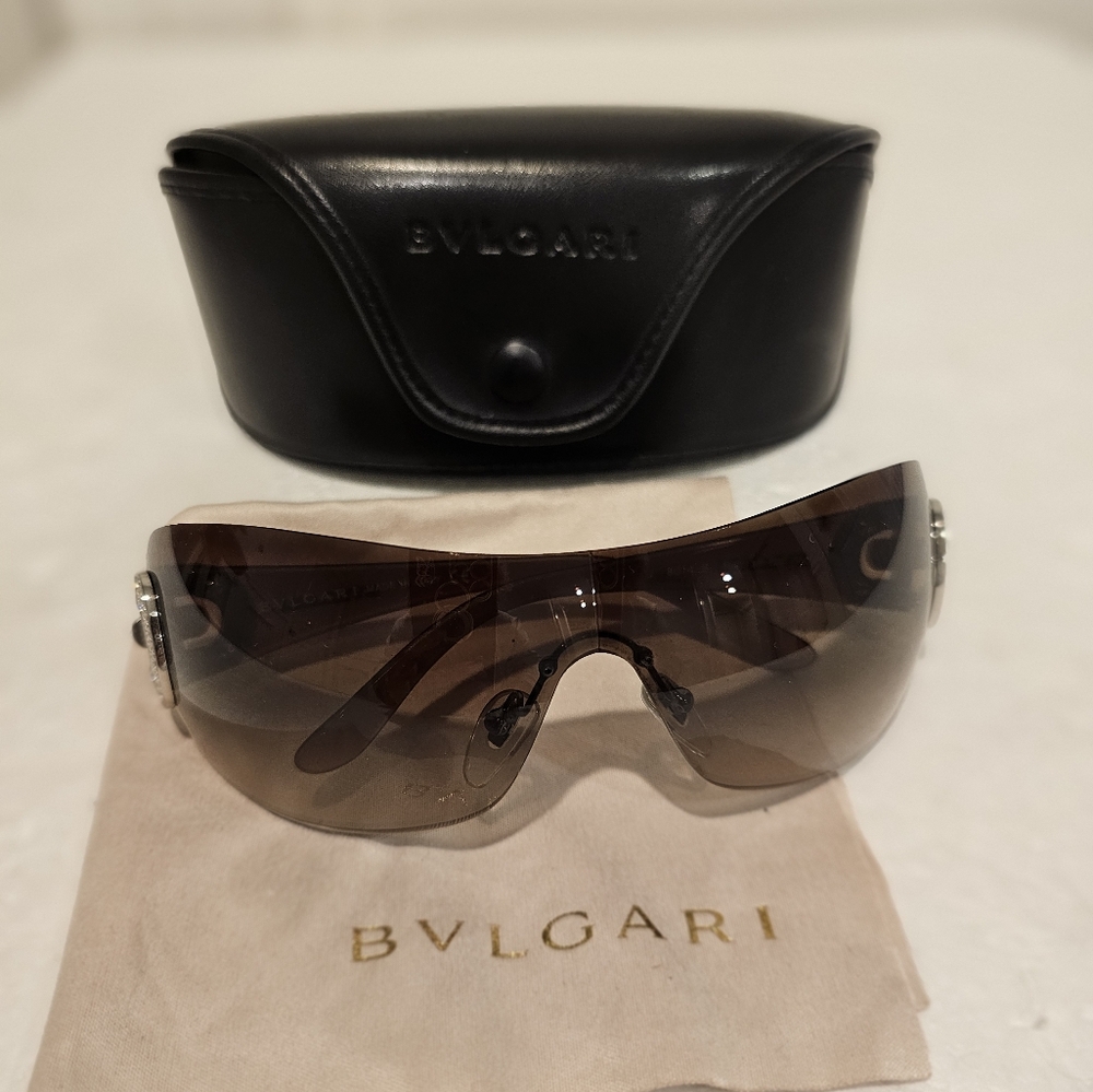 Bvlgari 🔥🔥HOST PICK🔥🔥Women's Sunglasses With Case & Cleaning Cloth
